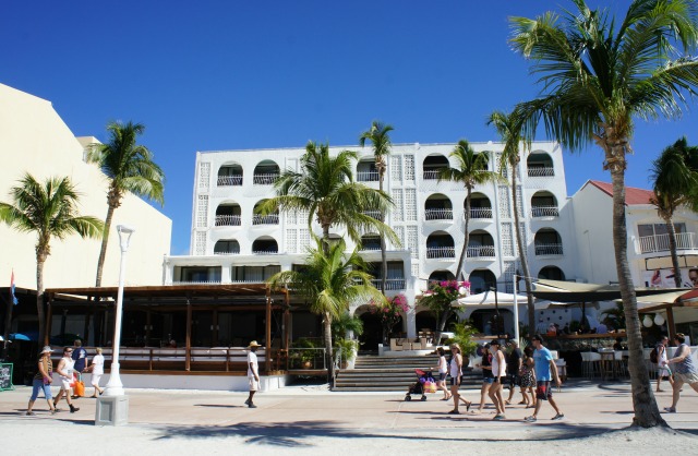Dica de Hotel em St Maarten: Holland House Beach Hotel