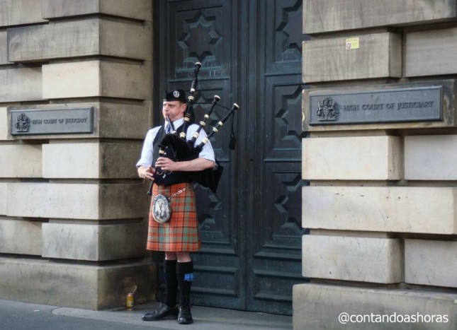 Edimburgo: Onde tirar foto com um Escocês vestindo Kilt e tocando Gaita de Fole